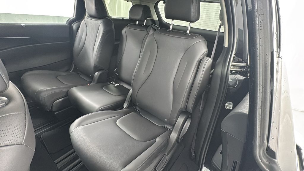 2026 Kia Carnival SX photo 12