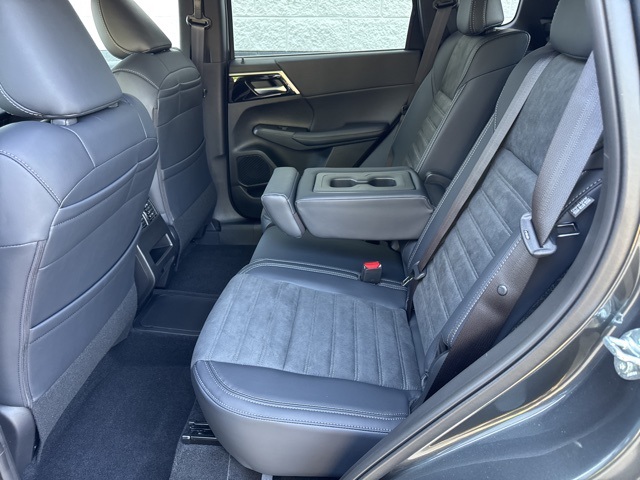 2025 Mitsubishi Outlander PHEV SE photo 26