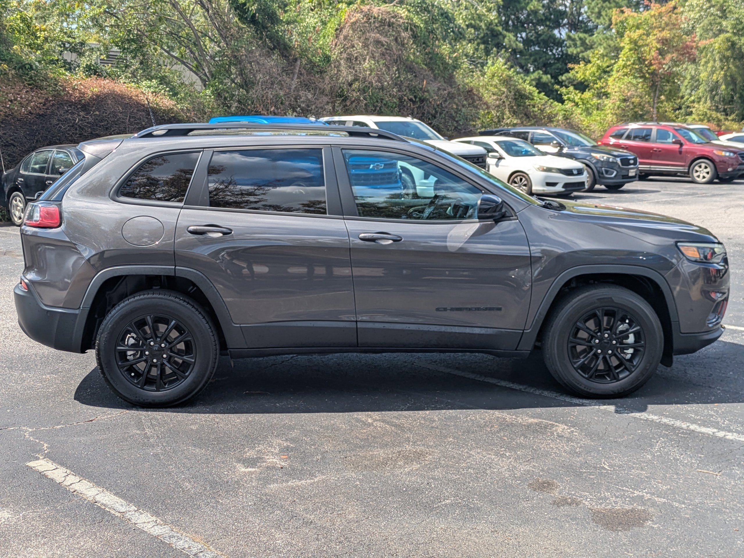 2023 Jeep Cherokee Altitude Lux photo 2