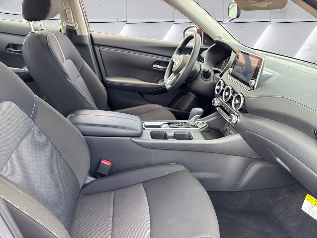 2025 Nissan Sentra SV photo 12