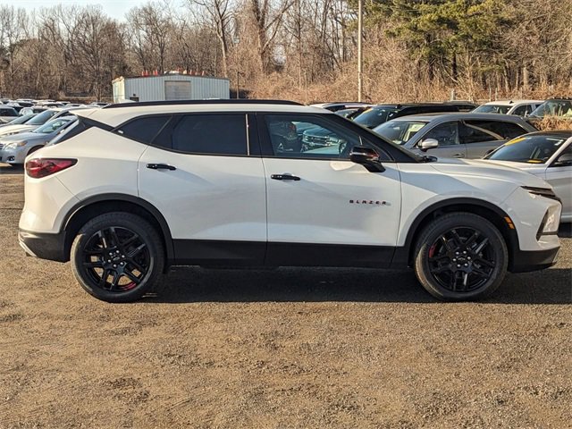 2025 Chevrolet Blazer 3LT photo 2