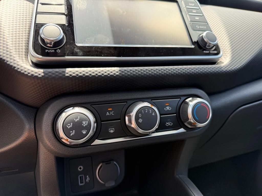 2025 Nissan Kicks Play S photo 4