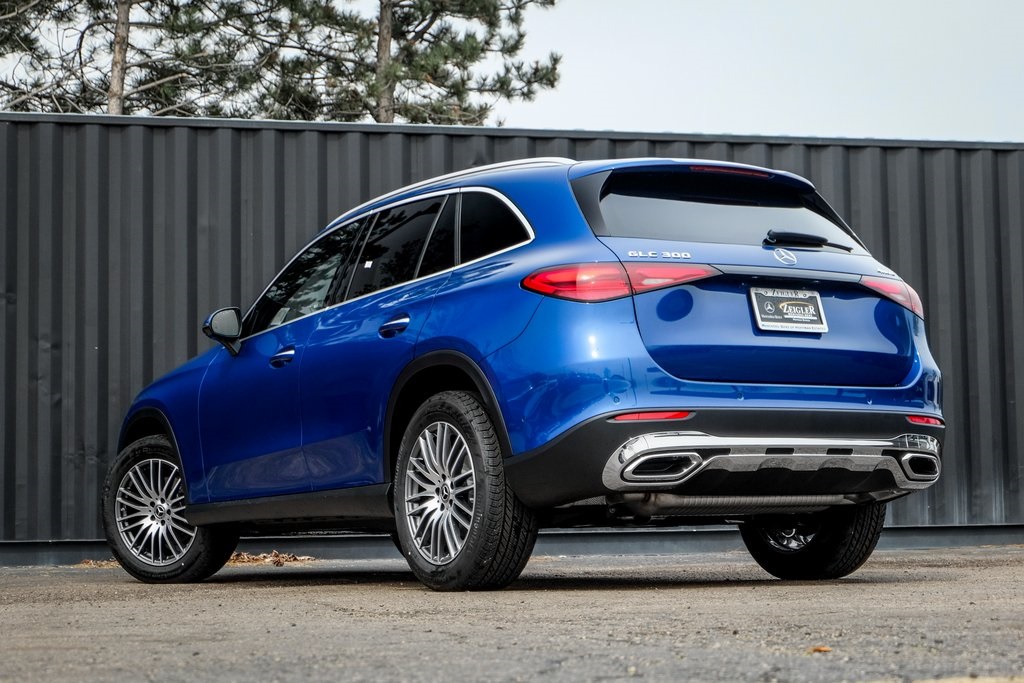 2025 Mercedes Benz GLC 300 4MATIC photo 2