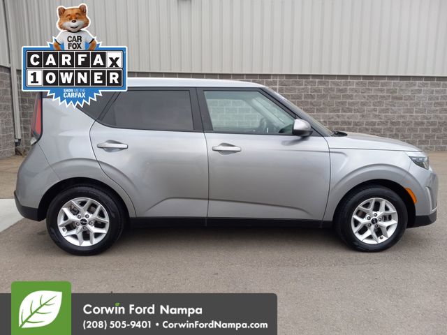 2023 Kia Soul LX photo 2