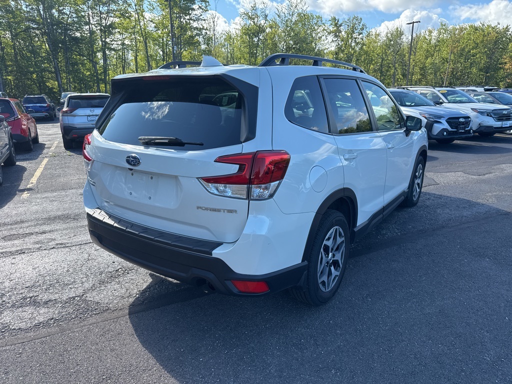 2022 Subaru Forester Premium photo 7