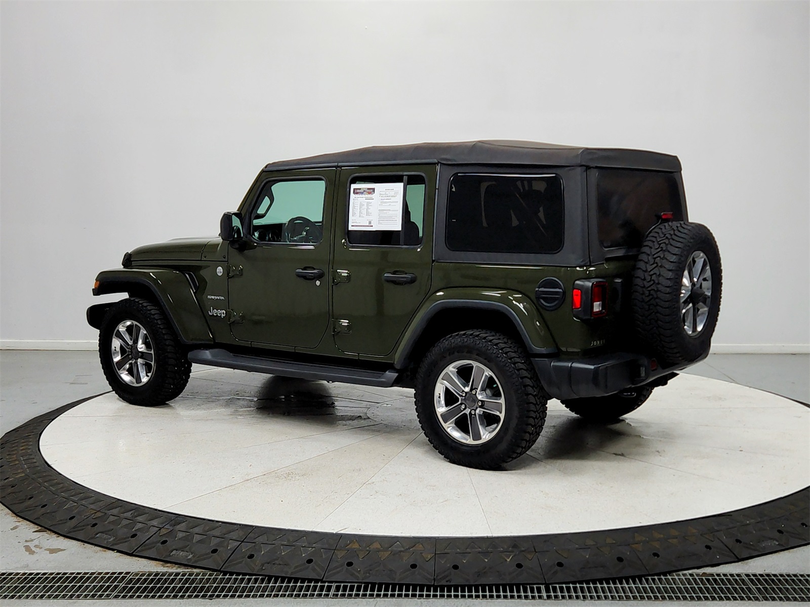 2021 Jeep Wrangler Unlimited Sahara photo 5