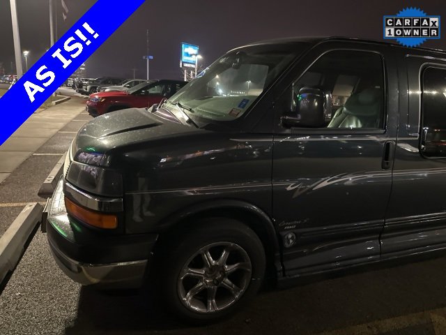 2003 Chevrolet Express Base's photo