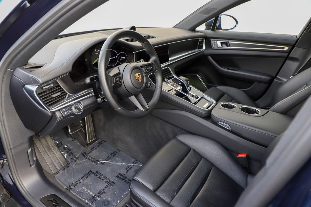 2022 Porsche Panamera E-Hybrid 4 Platinum photo 2