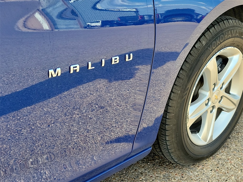 2023 Chevrolet Malibu LS photo 13