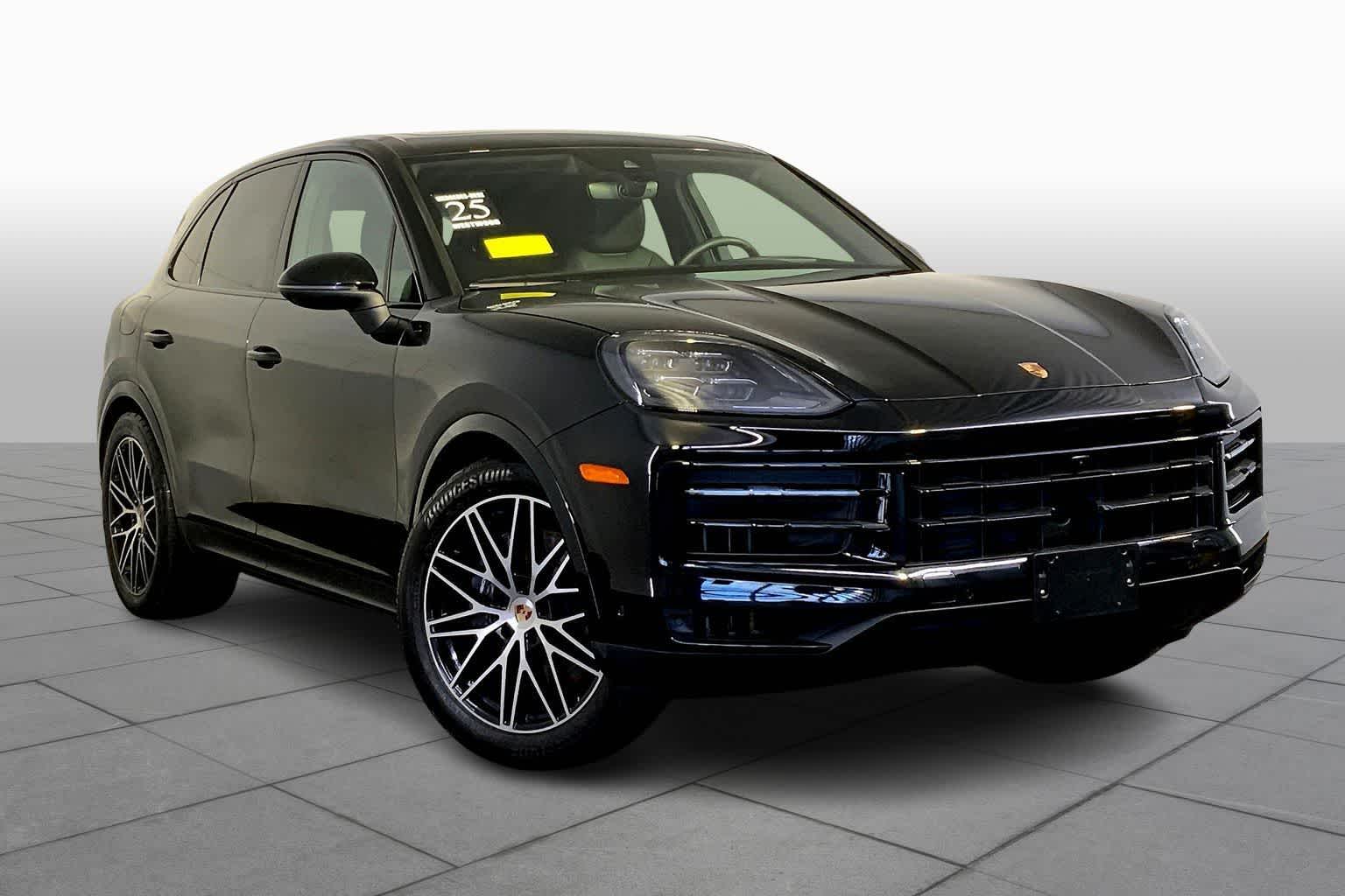 2025 Porsche Cayenne photo 2