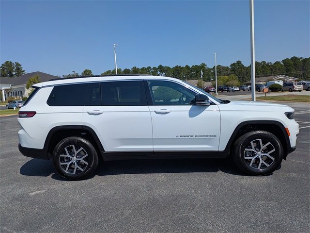 2025 Jeep Grand Cherokee Limited photo 2