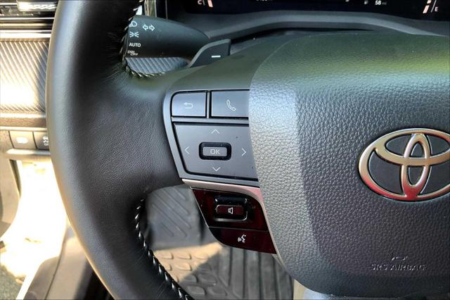2025 Toyota Camry SE photo 21