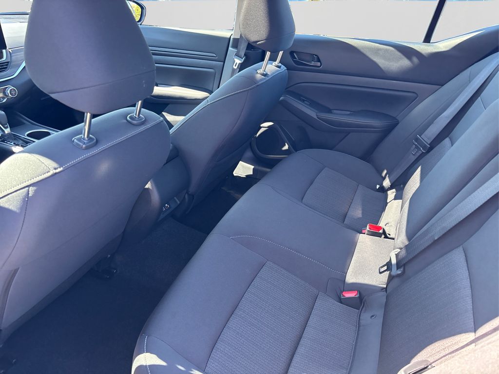 2025 Nissan Altima 2.5 SV photo 10
