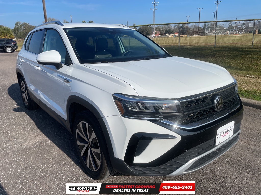 2024 Volkswagen Taos SE's photo