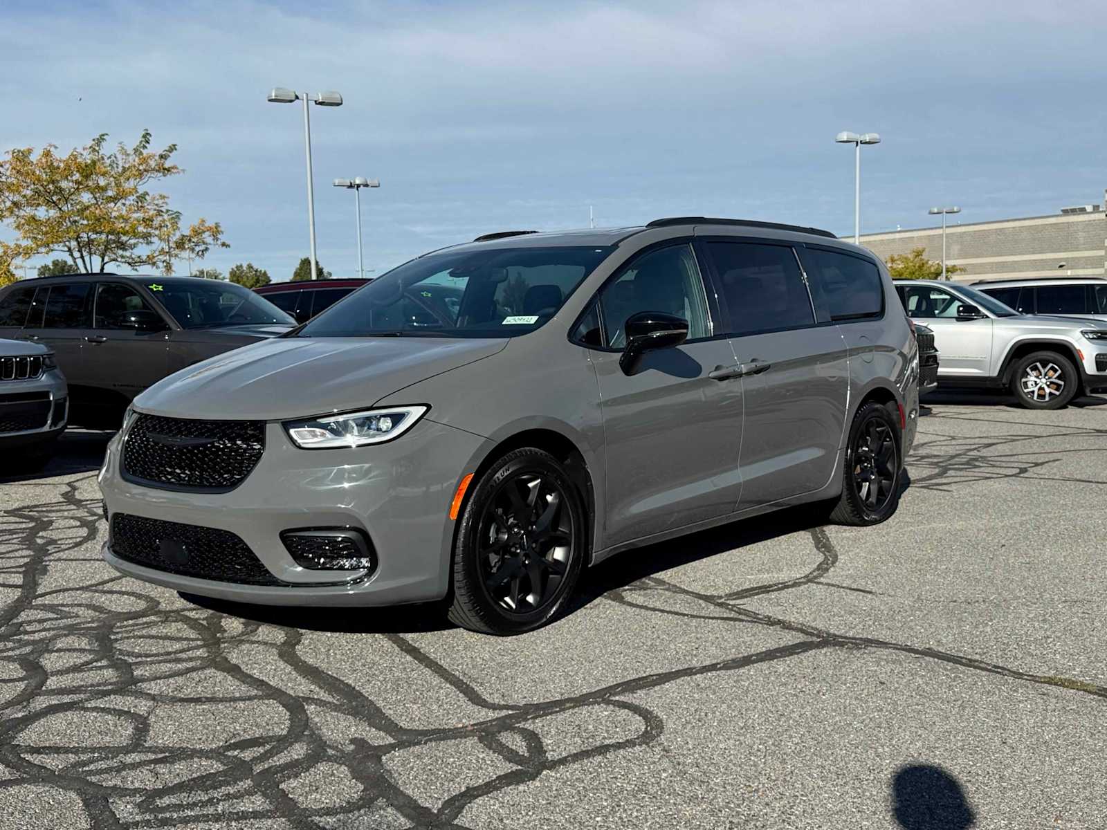 2025 Chrysler Pacifica Limited's photo