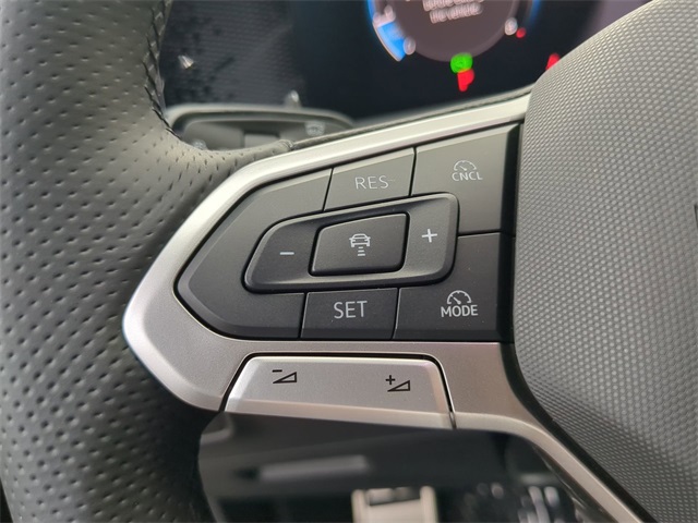 2025 Volkswagen Tiguan SE R-Line Black photo 25