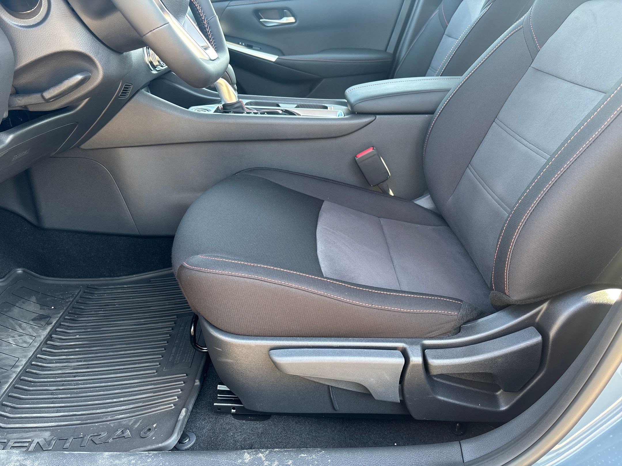 2025 Nissan Sentra SR photo 5