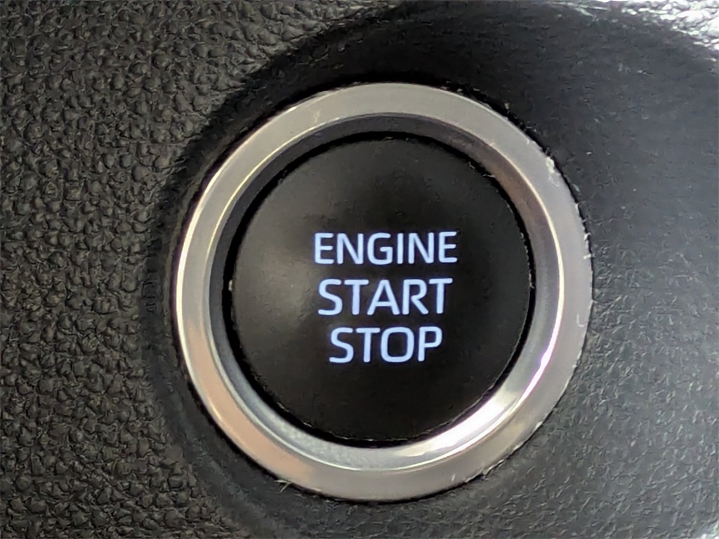 2023 Toyota Corolla Cross XLE photo 26