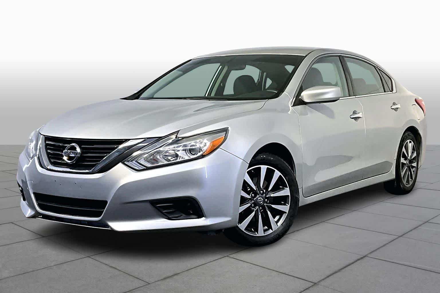 2017 Nissan Altima SV's photo