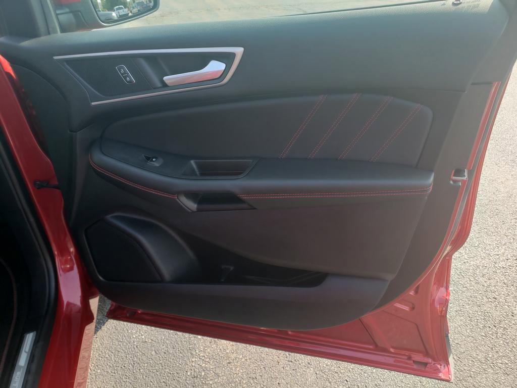 2024 Ford Edge ST-Line photo 17