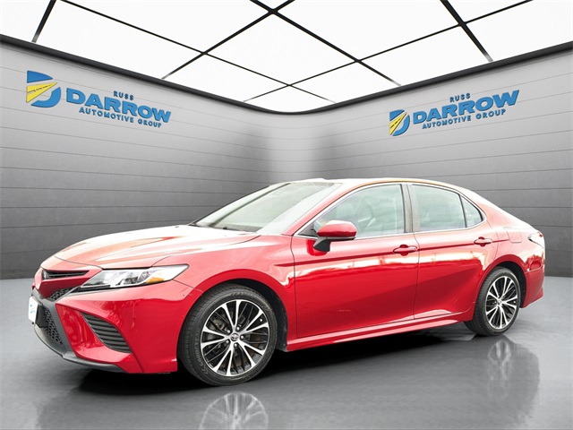 2020 Toyota Camry SE's photo