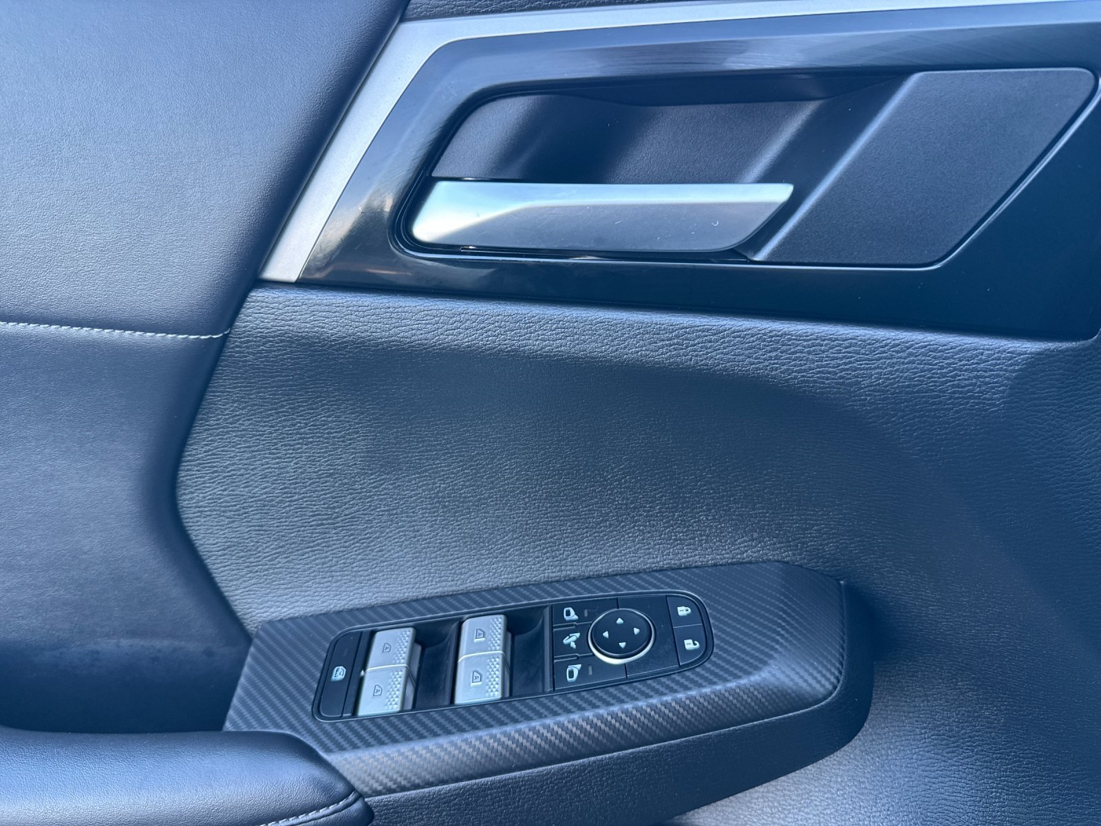 2023 Mitsubishi Outlander PHEV SE photo 10