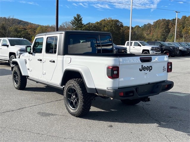 2024 Jeep Gladiator Willys photo 2