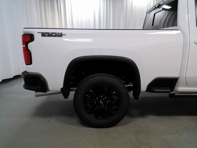 2025 Chevrolet Silverado 3500HD LTZ photo 2