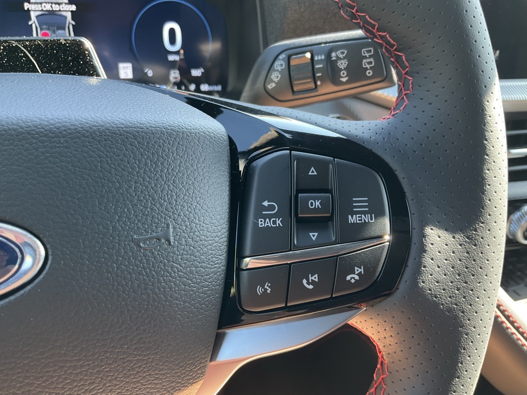 2025 Ford Explorer ST-Line photo 9