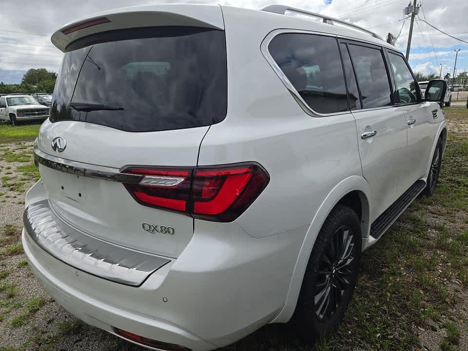 2023 Infiniti QX80 Premium Select photo 3