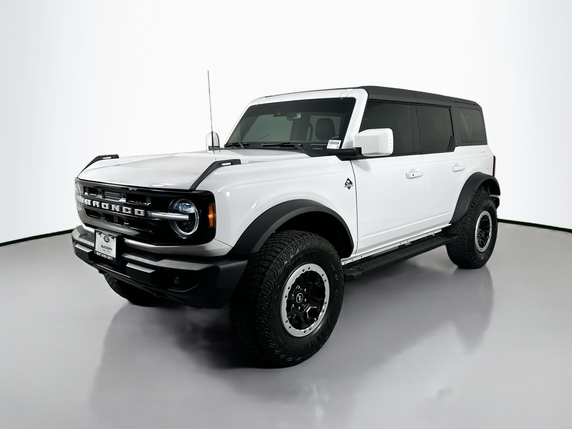 2024 Ford Bronco 4-Door Outer Banks's photo