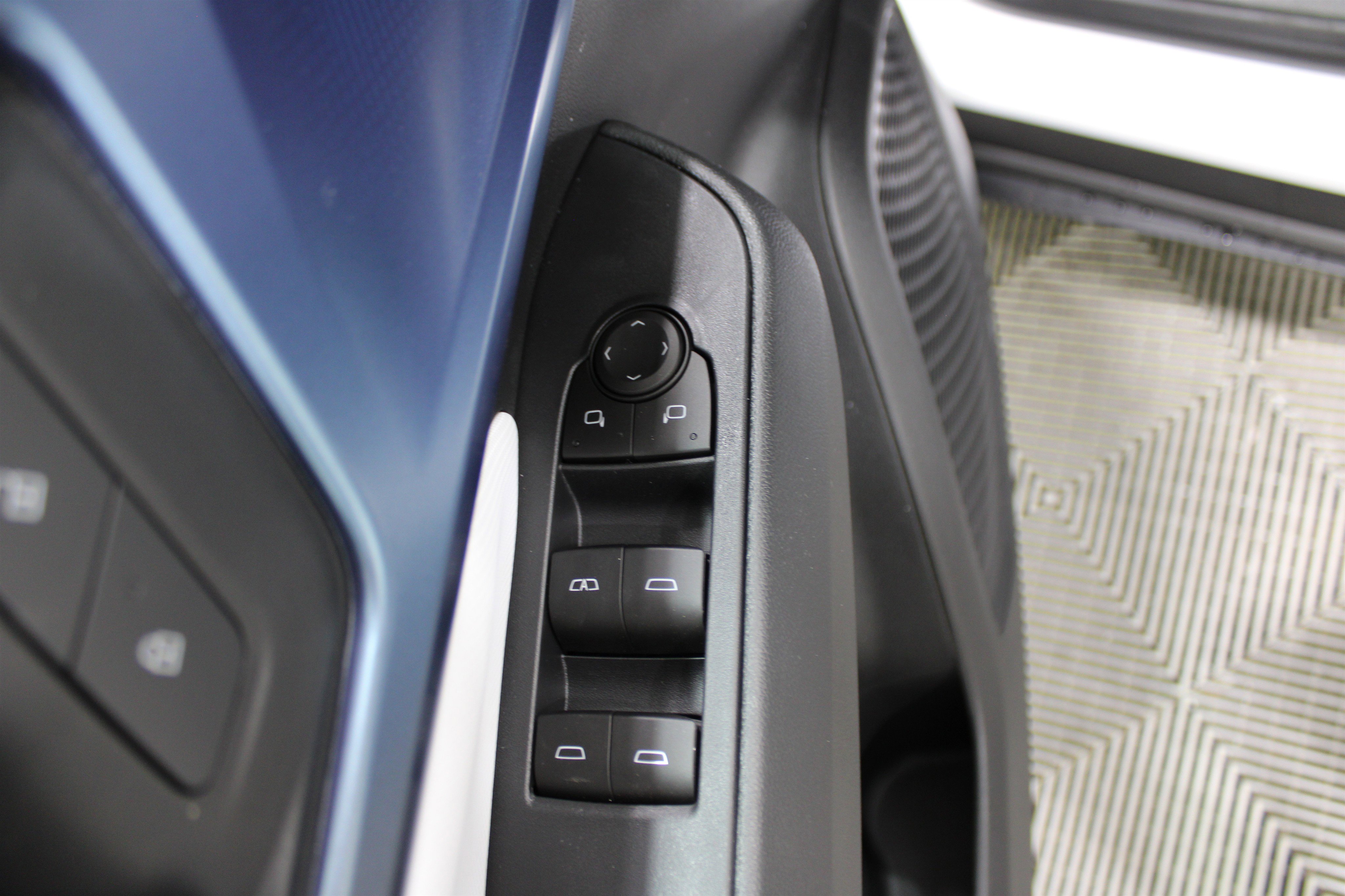 2026 Chevrolet Equinox EV LT photo 7