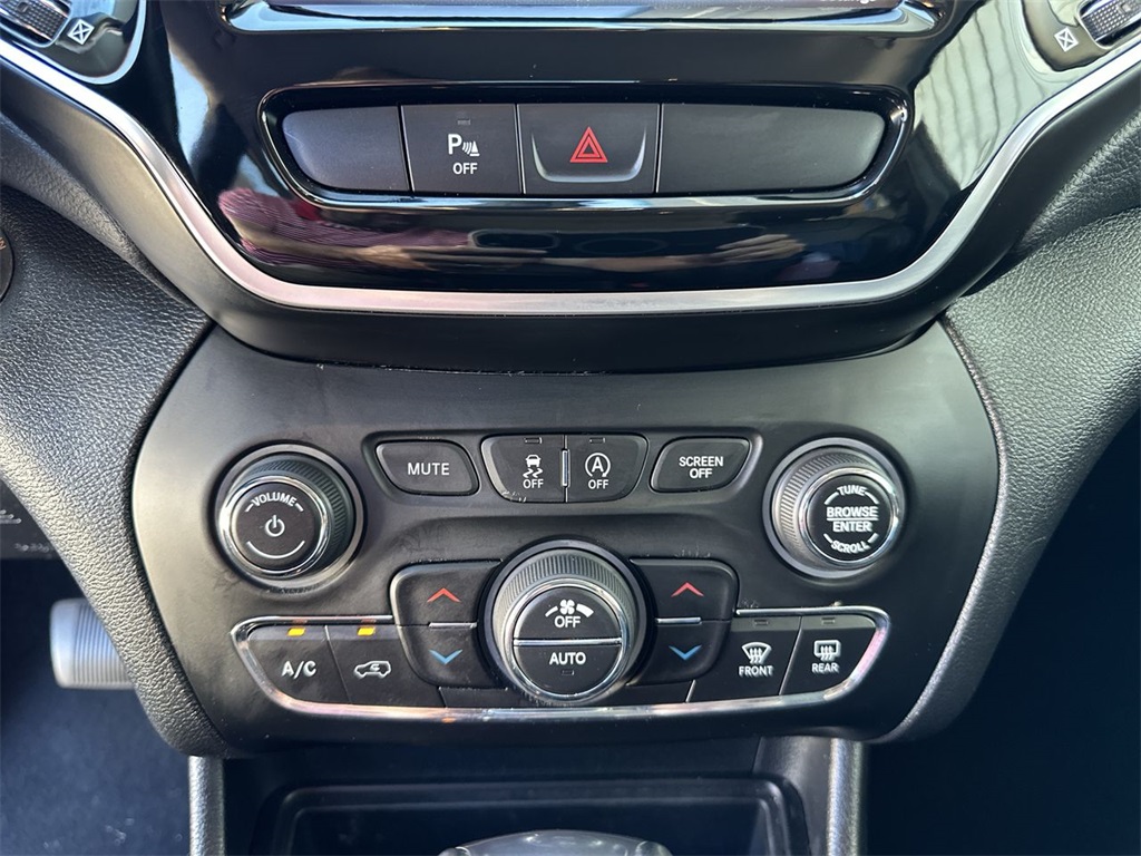 2020 Jeep Cherokee Limited photo 13
