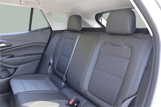 2024 Chevrolet Trax LT photo 4