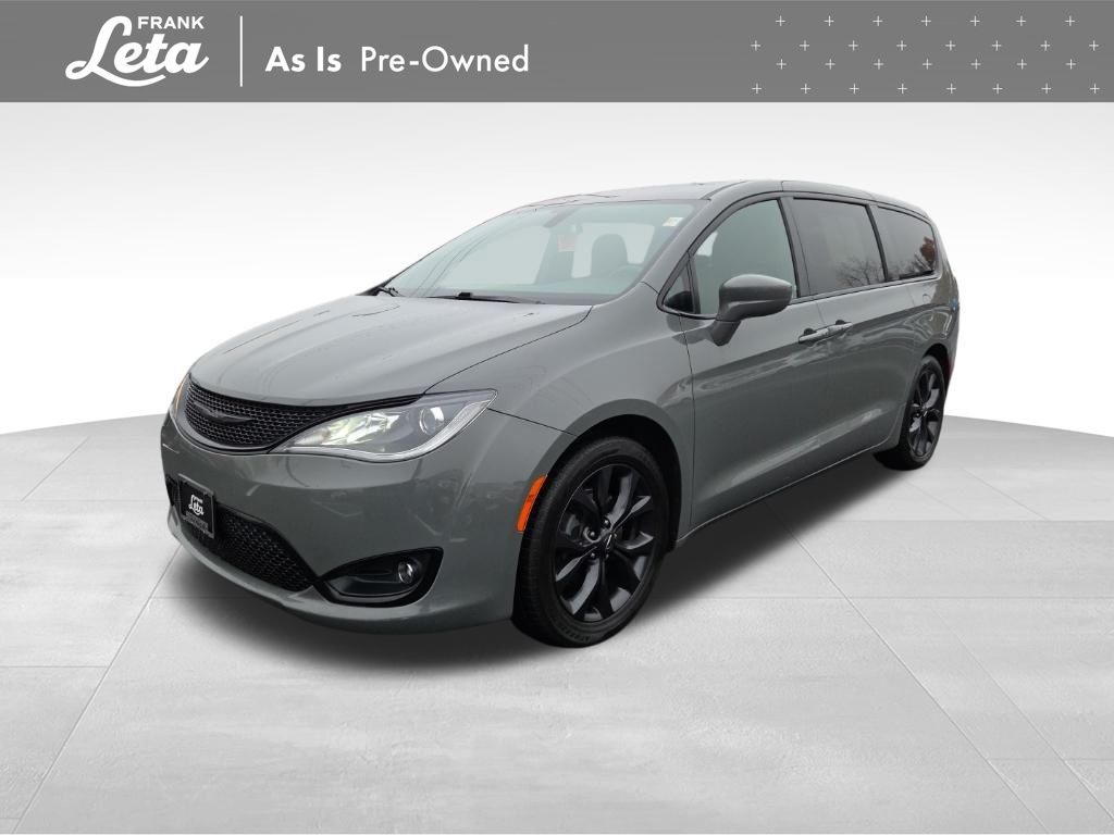 2020 Chrysler Pacifica Touring's photo