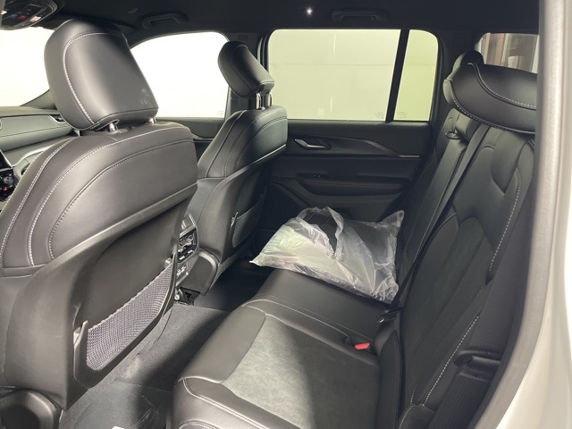2025 Jeep Grand Cherokee Altitude X photo 16