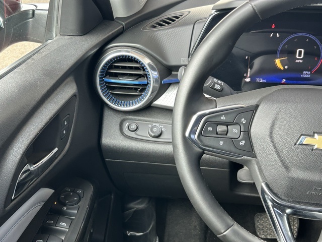2025 Chevrolet Trax LT photo 10
