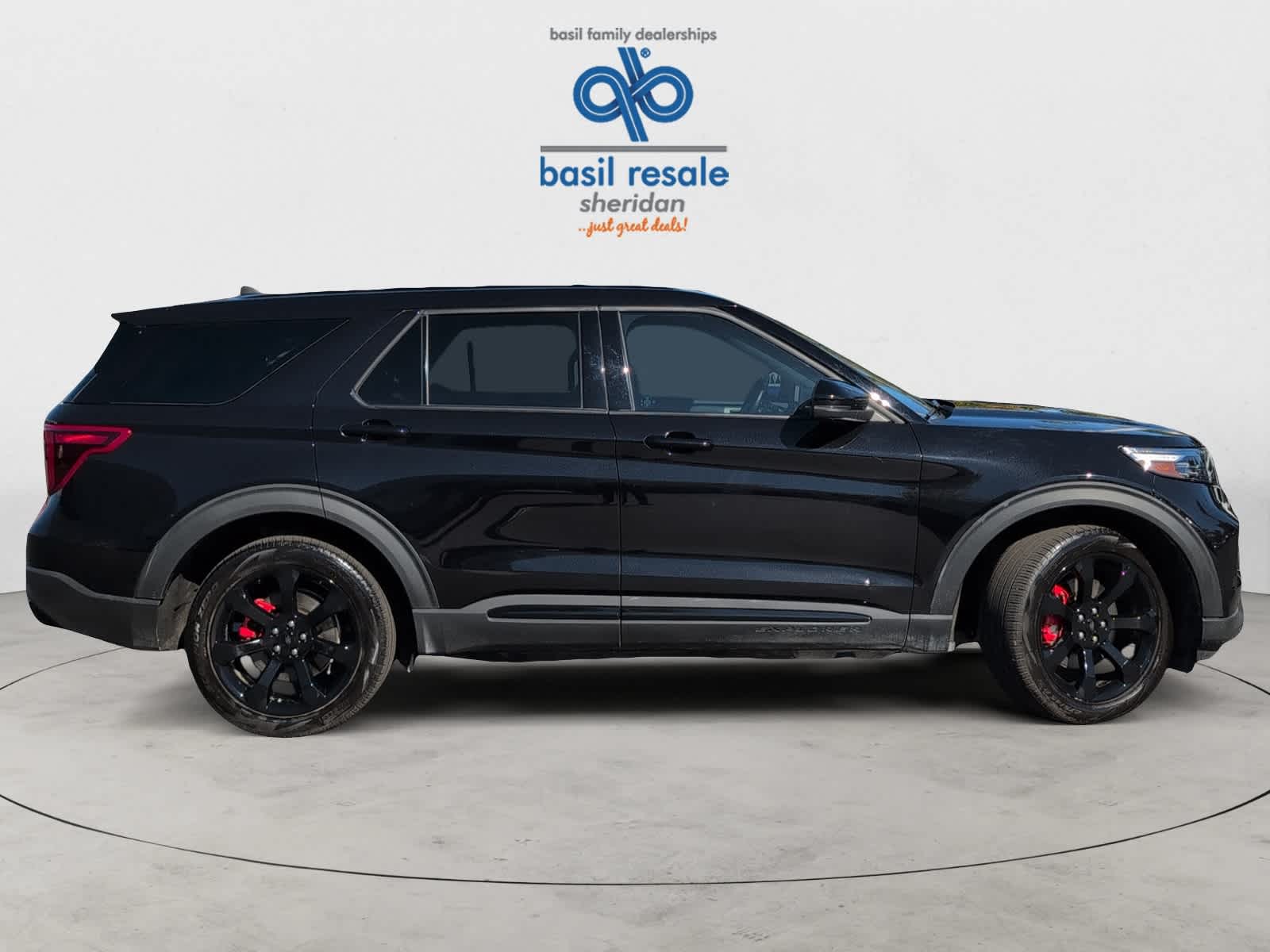 2022 Ford Explorer ST photo 2