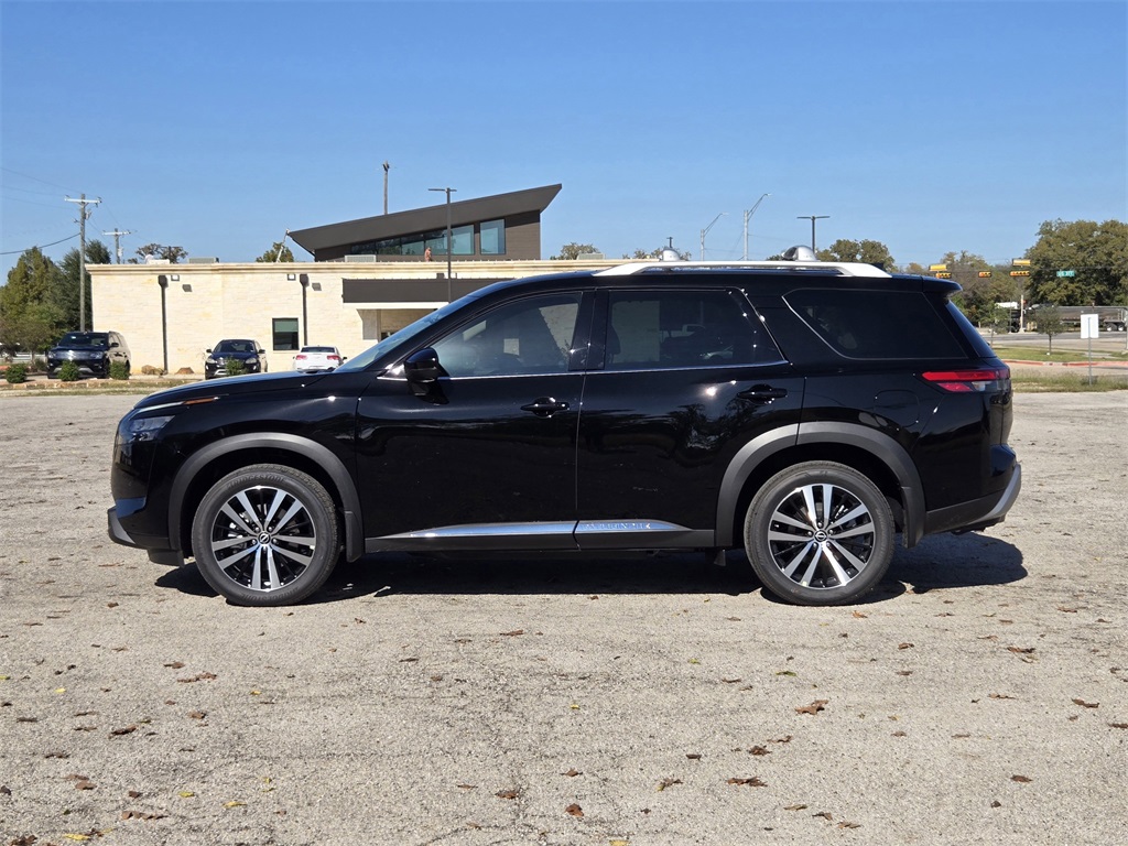 2025 Nissan Pathfinder Platinum photo 3