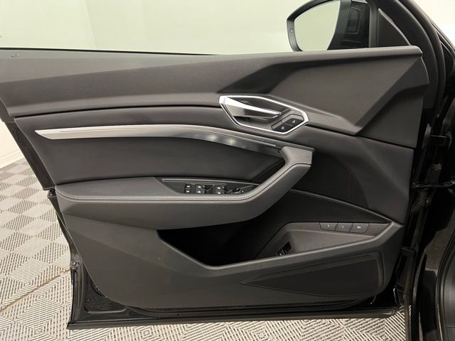 2023 Audi e-tron Premium photo 38