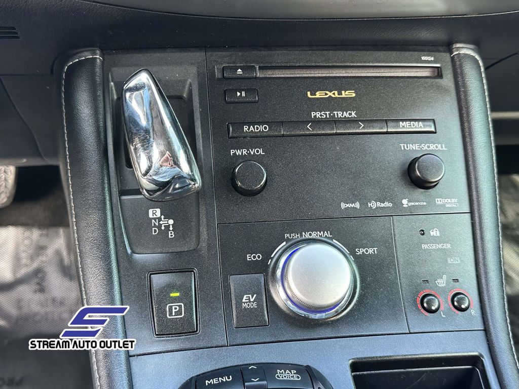 2013 Lexus CT 200h photo 31