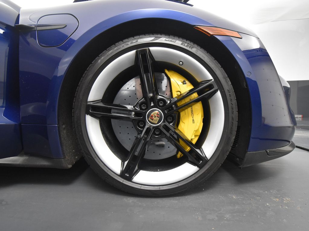 2020 Porsche Taycan Turbo S photo 12