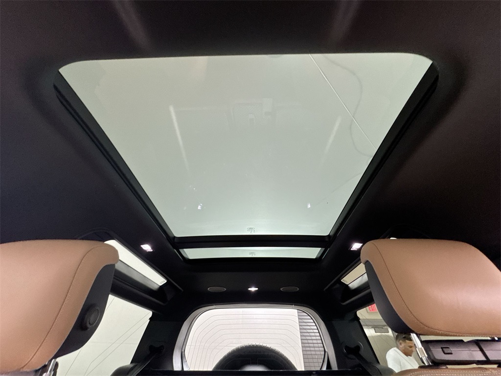 2025 Land Rover Defender 90 X-Dynamic SE photo 15