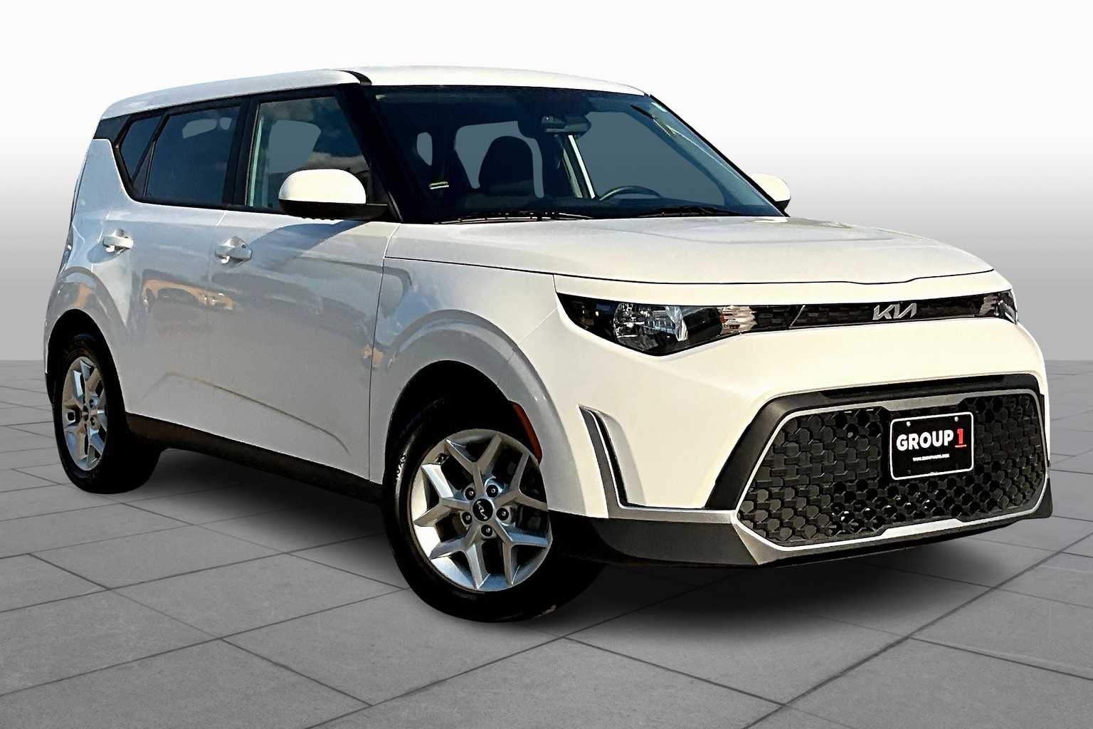 2023 Kia Soul LX S photo 2