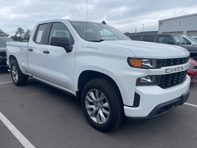 2020 Chevrolet Silverado 1500 Custom photo 2