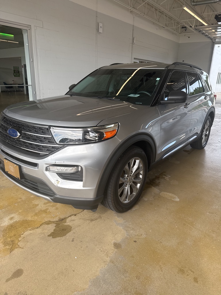 2021 Ford Explorer XLT photo 2