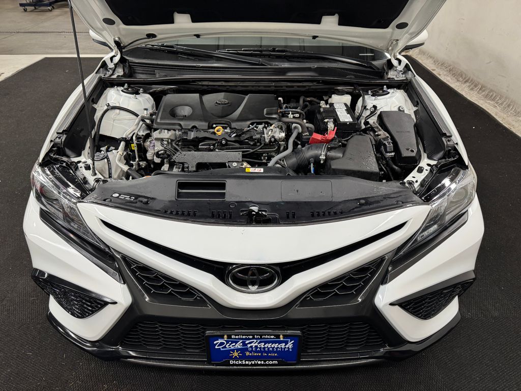 2021 Toyota Camry SE photo 17