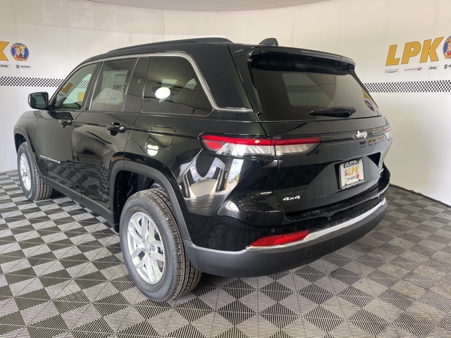 2025 Jeep Grand Cherokee Laredo X photo 3