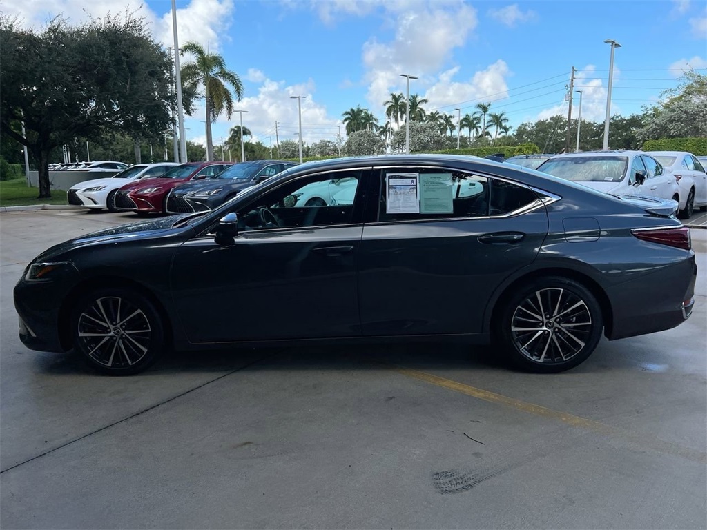 2025 Lexus ES 300h Premium photo 3