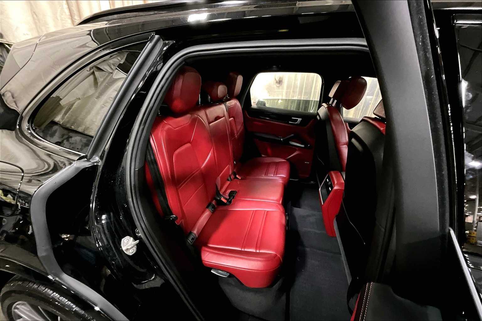 2021 Porsche Cayenne S photo 17